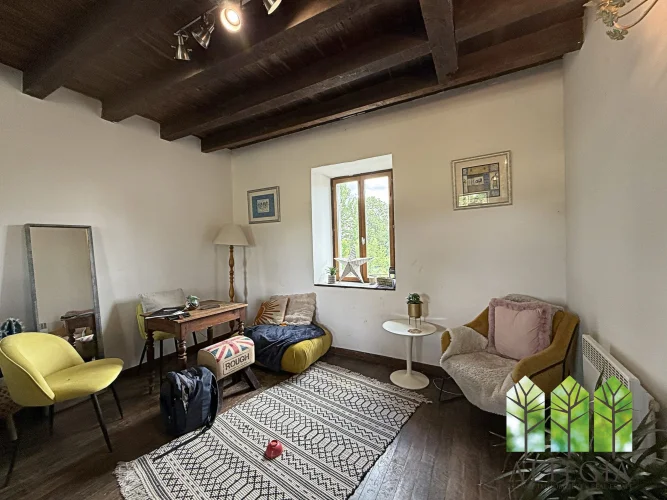 Character Equestrian Property with 2.3 Hectares (5.8 Acres) of Adjoining Pastureland photo 4