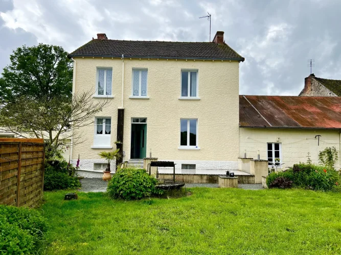 A Wonderful 3 Bedroom, 3 Bathroom Home in Popular Village photo 2