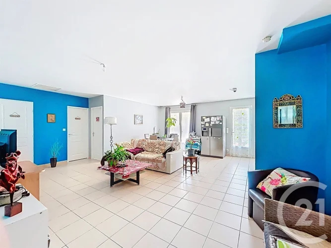 For Sale Saint Chinian: Rented House: in a Village with Authentic Charm, Discover this photo 3