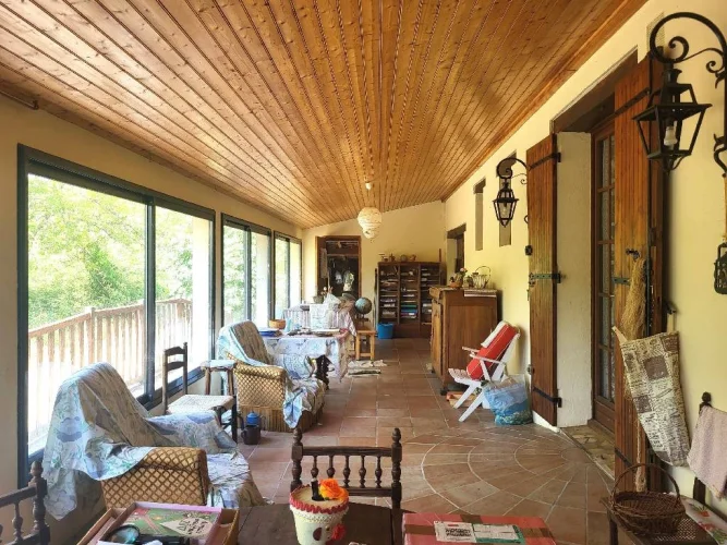 Plain Ground-Level House in a Quiet, Wild Setting photo 5