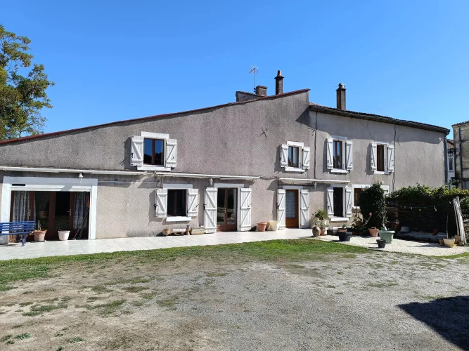 Large 5-6 Bedroom Townhouse with Parking and Lots of Potential