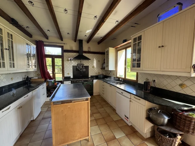 Impressive house with river frontage, large garden and swimming pool photo 5