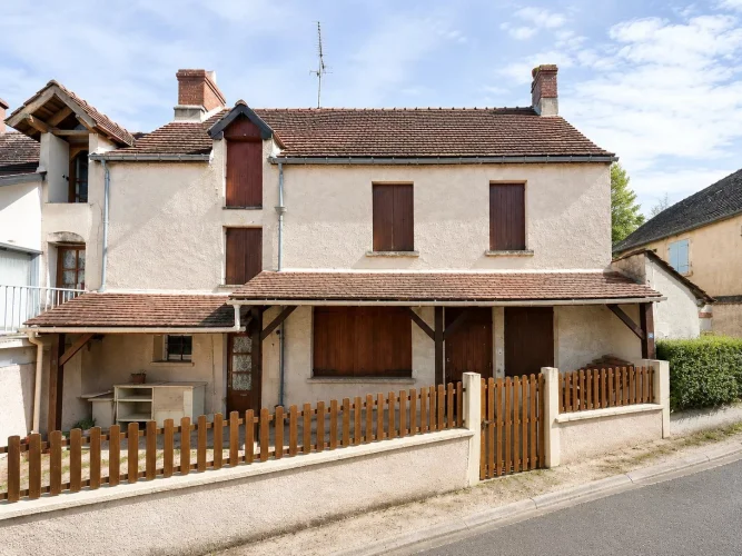 7 km from la Roche-Posay – House with 3 Bedrooms, Outbuilding, 2 Garages, and Garden photo 2