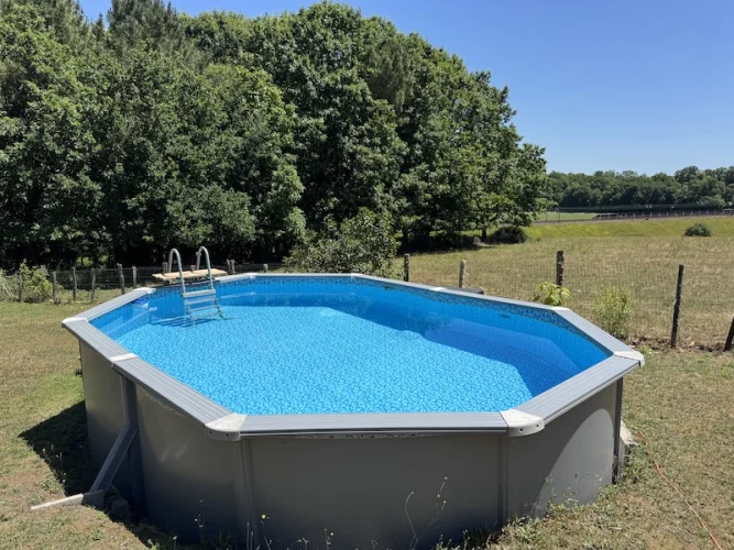 Pretty house with nice garden and above ground pool photo 2
