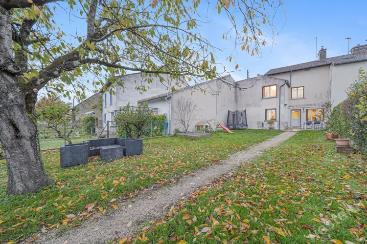 30s House for Sale in Verdun-Ciel - 4 Rooms, 88 m², 450 m² Lot