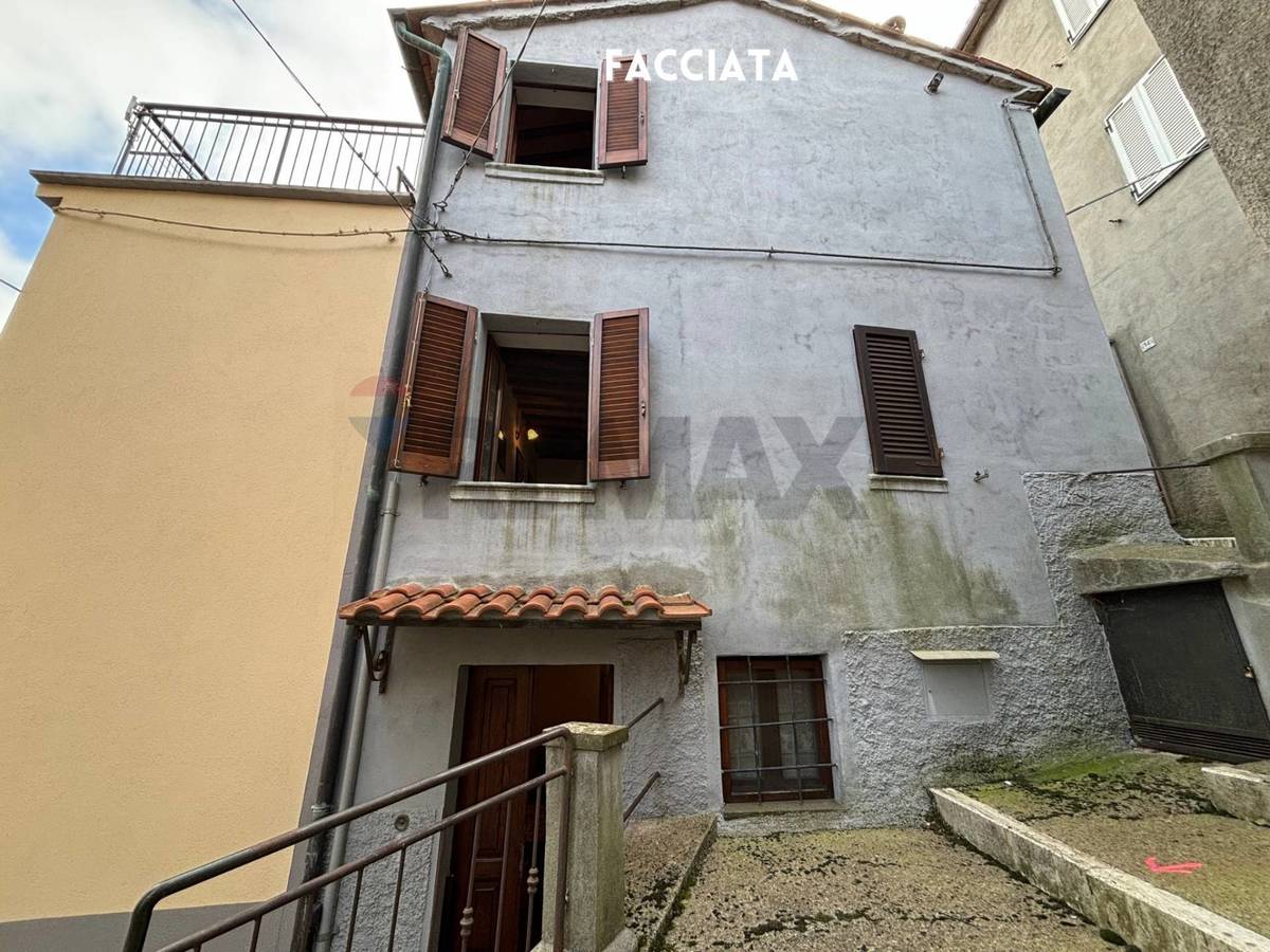 Property in Castell Azzara photo 4