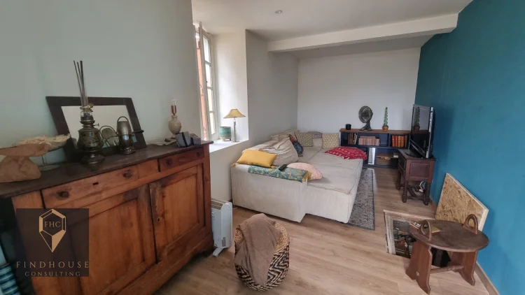 Characterful Period Home — 2-Bedroom House, 66 m², with Cellar + Small Woodland photo 5