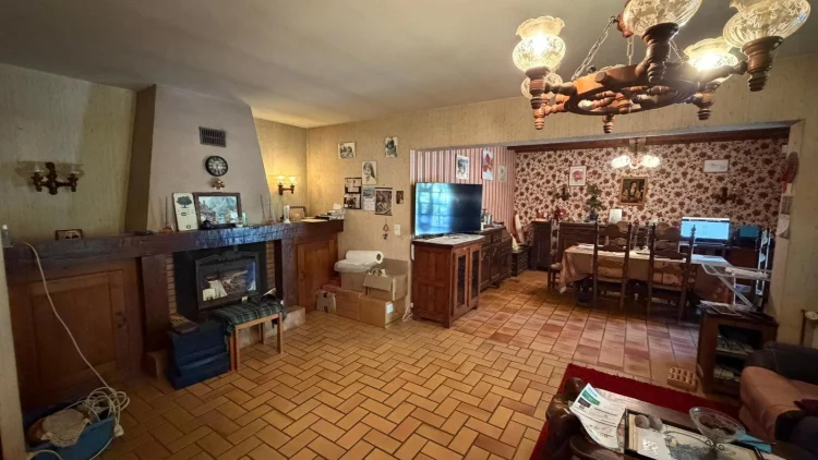 Family Home with 4 Bedrooms on 120 m², Garage and 4,400 m² of Land - a Must-See in a Calm, Green, South-Facing Setting photo 4