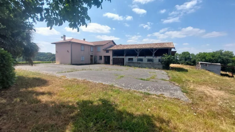 Old Farmhouse Awaiting Revival, with Outbuildings on 3.800 m² of photo 3