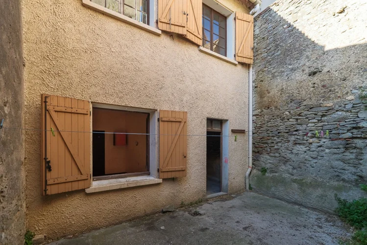 Carcassonne - Conques S/ Orbiel House to Renovate T4 191m² (107m²) with Patio, Terrace, and Large Ga photo 3