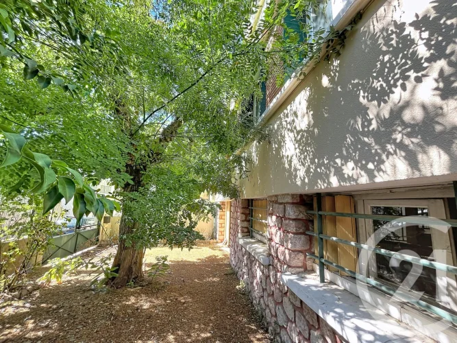 Beziers Notre-Dame District: Corner House with Character and Strong Potential photo 2