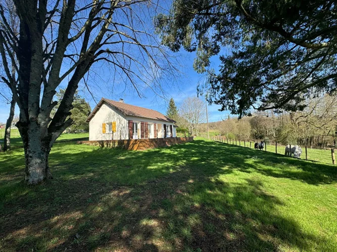 Haute Vienne - Modern Bungalow with Exceptional Views and 3000m² Attached Garden photo 3