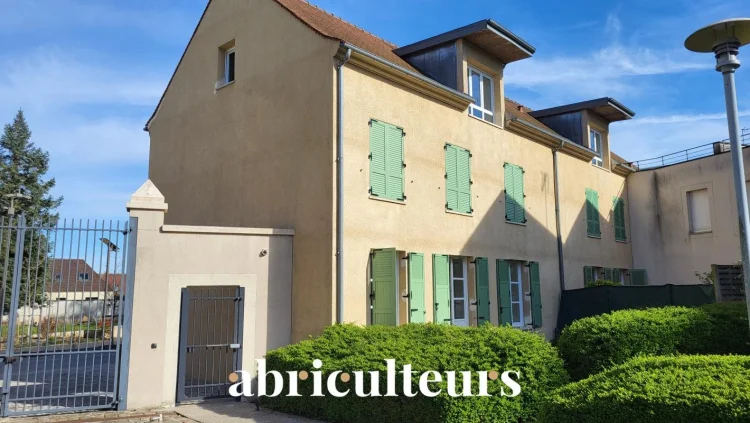 3-Bedroom through-Apartment (T4) – Bright and Spacious in a Prestigious Residence in Survilliers