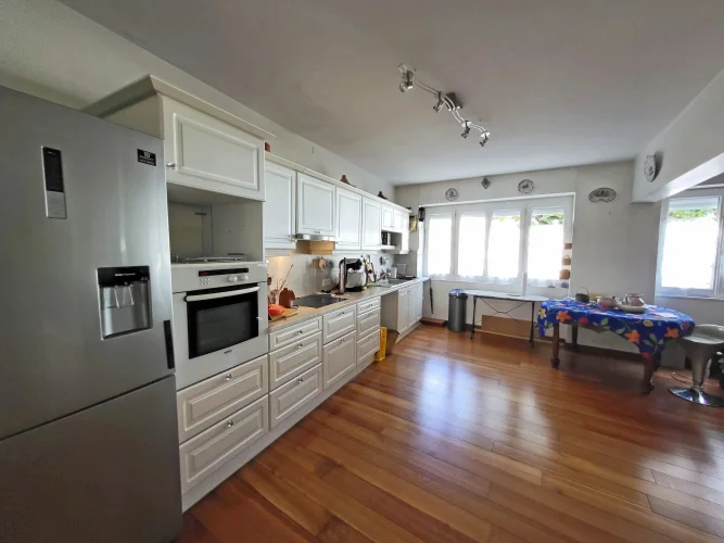 Handsome 4-Bedroomed Town House in the Heart of Jarnac photo 5