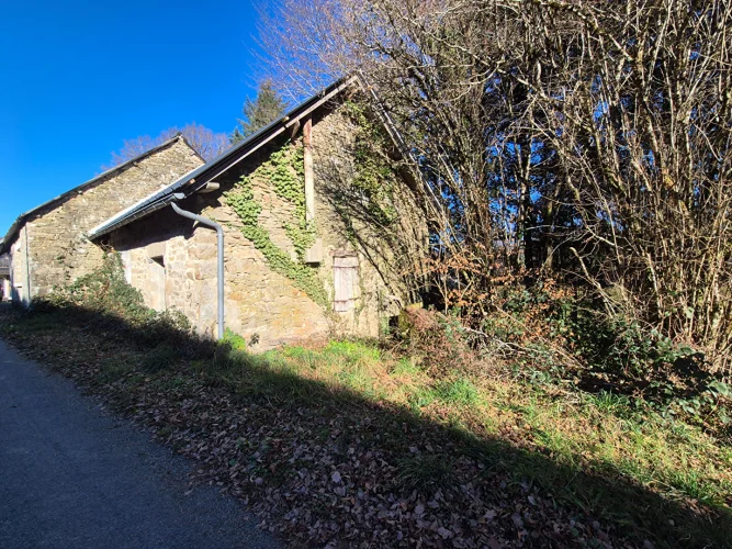 Correze. Madranges. Stone House for Renovation with Land of 780m². photo 3