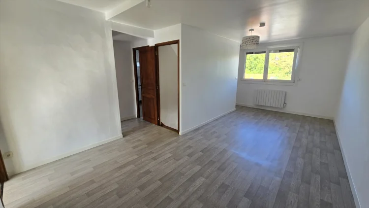 Ref 4026 - Very Bright, Spacious House in Town Center with Garage! photo 4