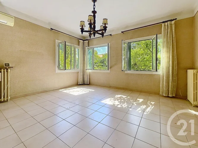Beziers Notre-Dame District: Corner House with Character and Strong Potential photo 4