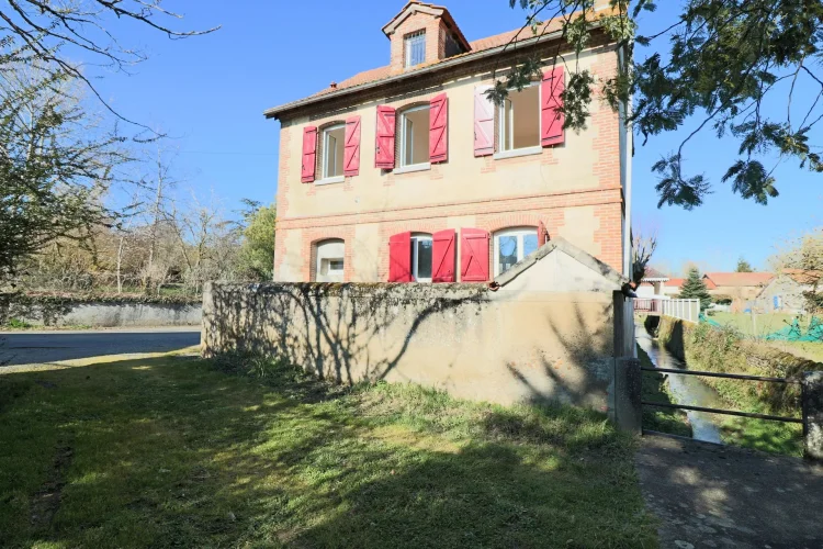 Village House (105m²). 3 Bedrooms. 886M² of Land photo 2