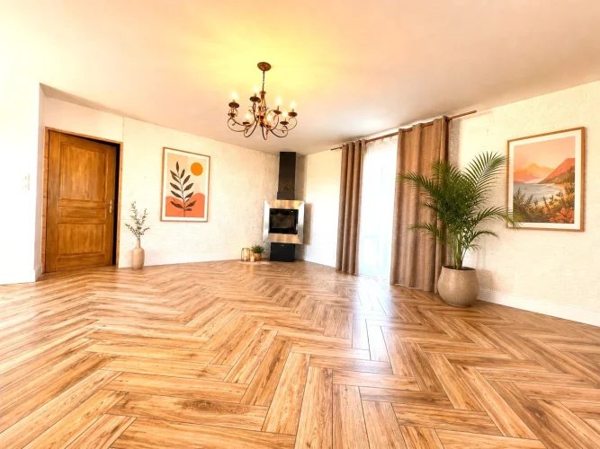 Quiet Single-Story House photo 3