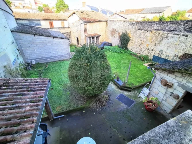 Superb Character Home in Loudun, 7 Rooms, 188 m² photo 2