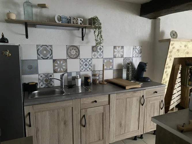 10 Min Bellac, Partially Renovated House, with Habitable Section photo 2