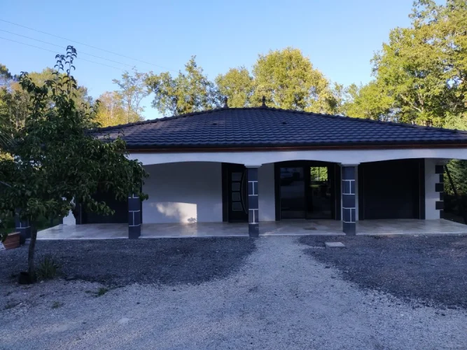 Discover this Pleasant Single-Story House on a 2035 m² Plot in the Countryside photo 4