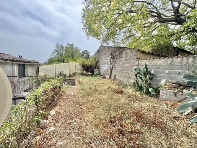 Village House with Garden to Renovate in Mirabel-Aux-Baronnies photo 3