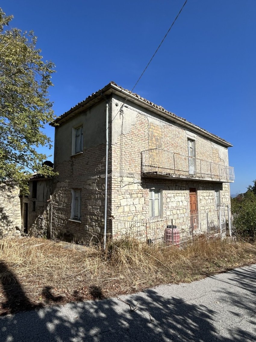 Property in Serramonacesca photo 4