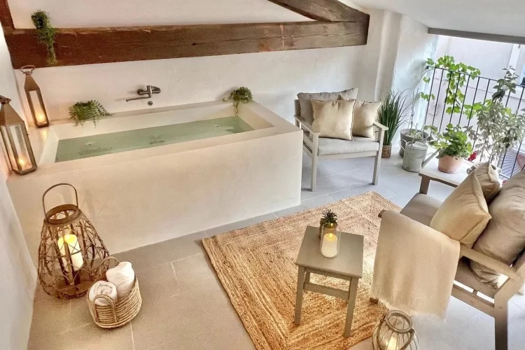 Beautifully Renovated Turnkey Property with Jacuzzi/Spa Area
