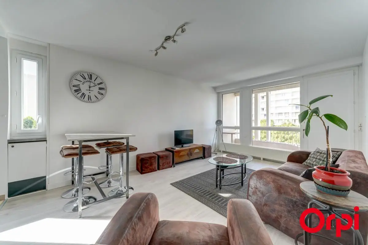 Apartment for sale in Villeurbanne — 2 bedrooms, 61 m²