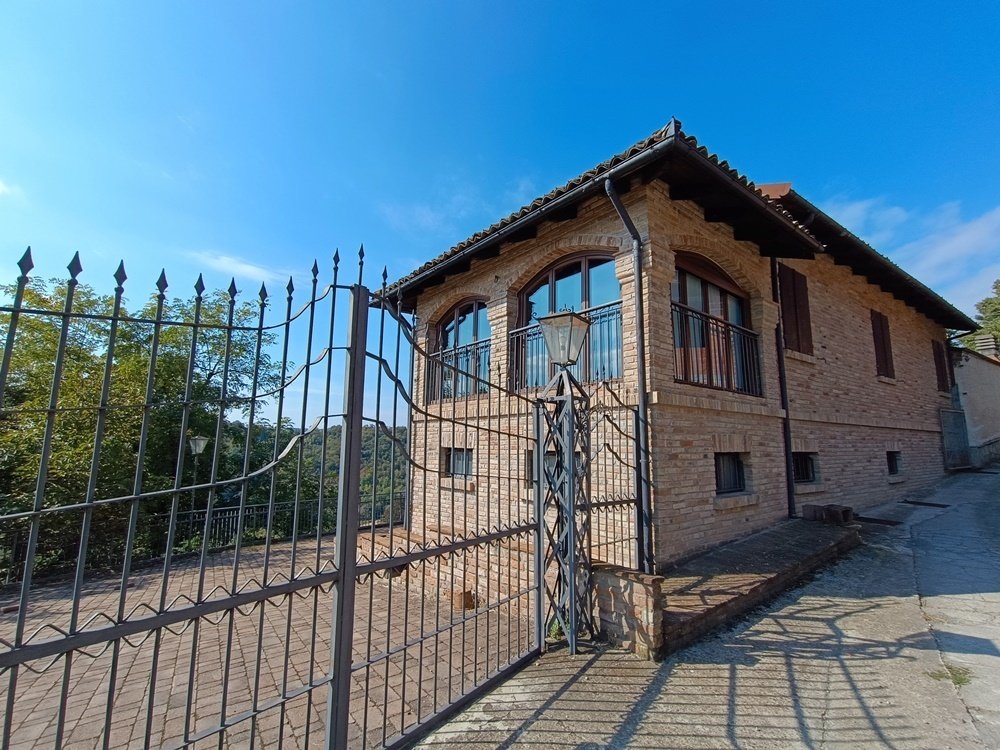 Property in Castelletto Merli photo 5