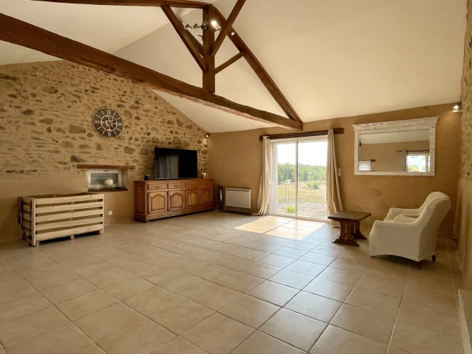 Let yourself be Seduced by this Stone Country House, Set on photo 4