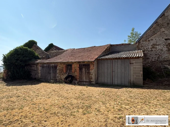 Quiet Property Complex in Need of Renovation photo 3