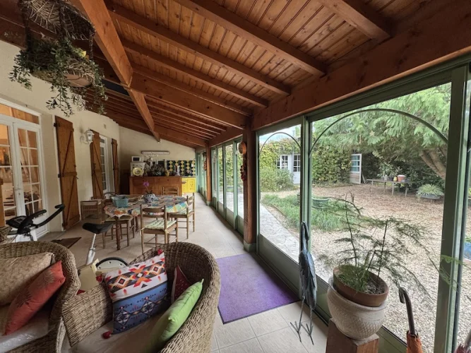 Detached bungalow with large garden, near the Town photo 2