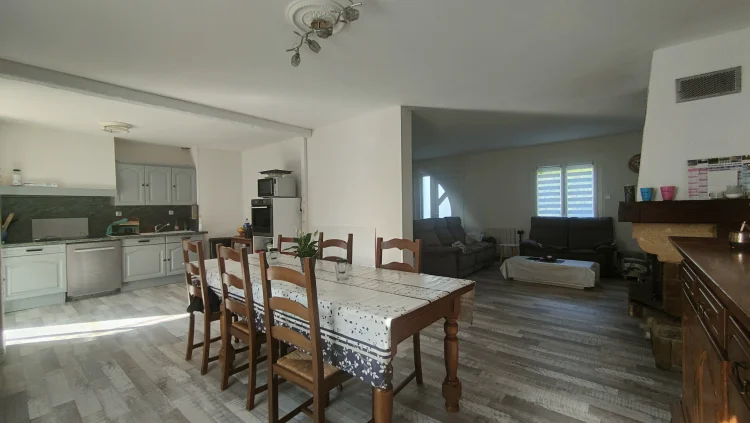 20 Minutes from Gisors, Renovated House of 150 M2 Living Space on 800 M2 photo 3