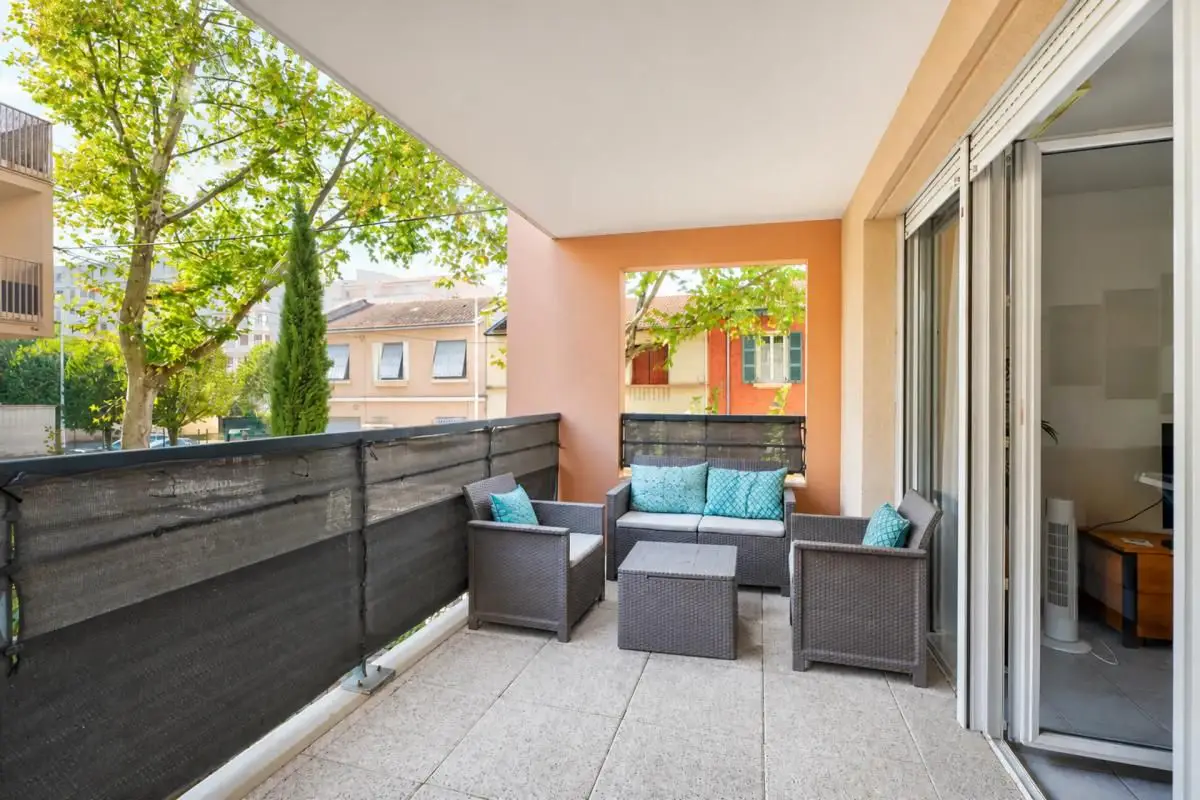 Apartment for sale in Vénissieux — 2 bedrooms, 68 m²