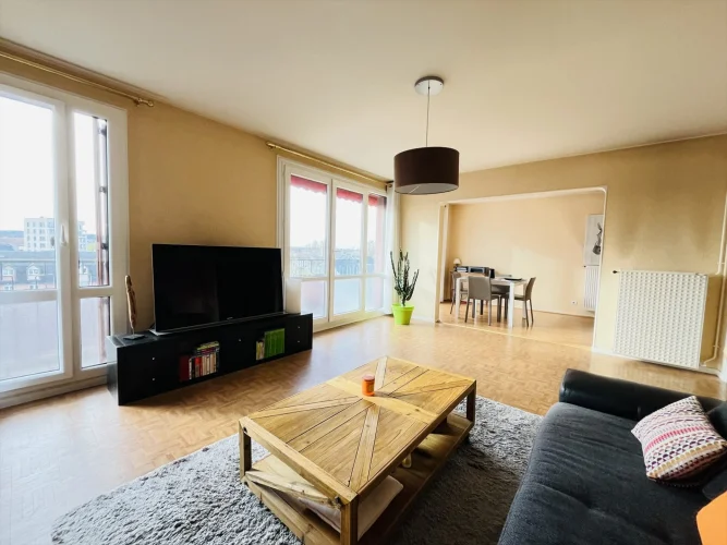 Beautiful F4 Apartment in the City Center