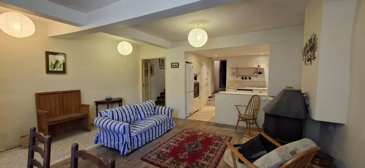 Terraced House with Garden and Garage photo 4