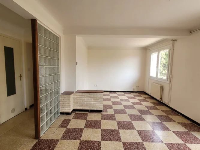A Charming, Light-Filled Flat Measuring 67 M2 with a Balcony and Private Parking, in the Heart of Beziers. photo 4