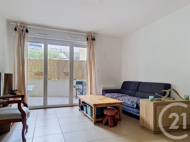 Centre-Ville of Draguignan, 57 m² T3 with Balcony, Underground Parking and all Amenities Within Walking Distance photo 3