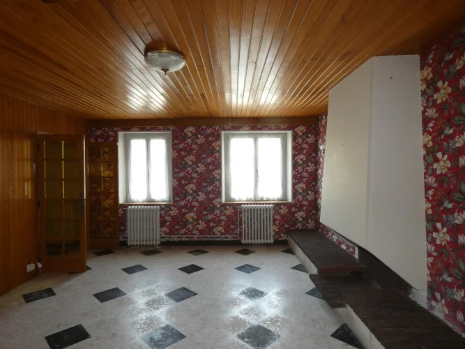 Two Terraced Houses with Large Attached Garden, Three Garages and Outbuildings photo 4