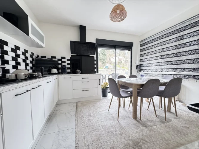 Renovated Beautiful House photo 3