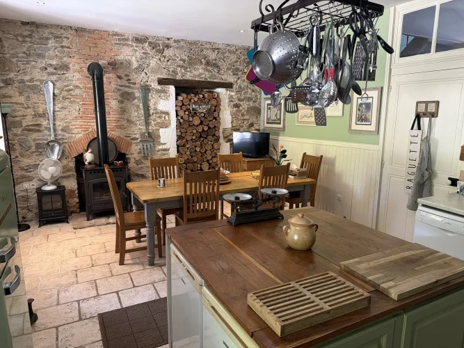 Substantial 5 Bedroom House, Feature Kitchen, Large Gardens photo 3