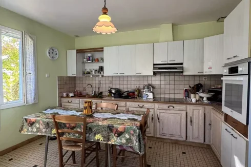A Single Storey House with Good Mountain Views and Works to Complete photo 5