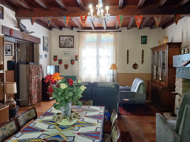 Spacious Family Home with Parkland Gardens photo 5