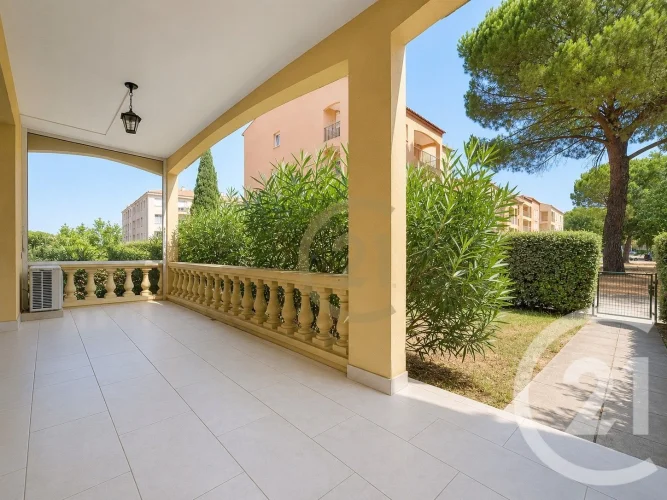 Ground-Floor Apartment with Garden and Terraces in Trans-En-Provence