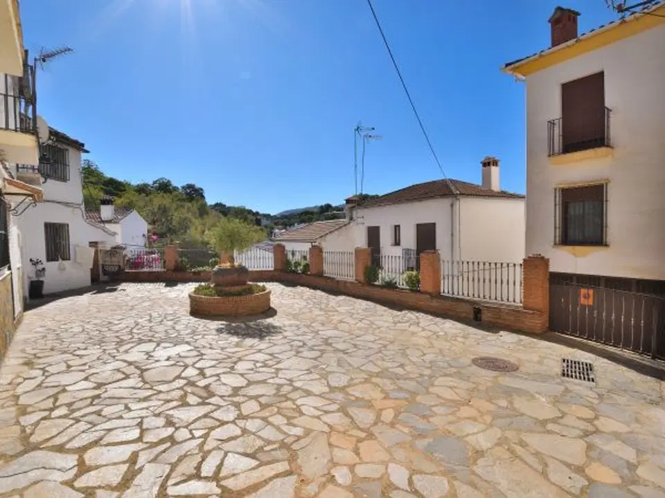 Terraced house in Farajan, Malaga