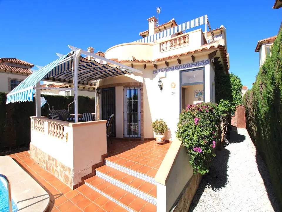 Villa in Guardamar Del Segura, Alicante province photo 2