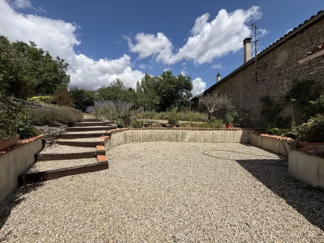 Pretty 3-Bed Farmhouse, Ruffec, Charente photo 5