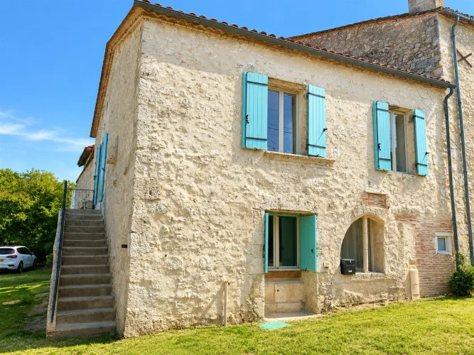 Charming, Fully Renovated House in the Heart of Fonroque – a Blend of Character and Modernity